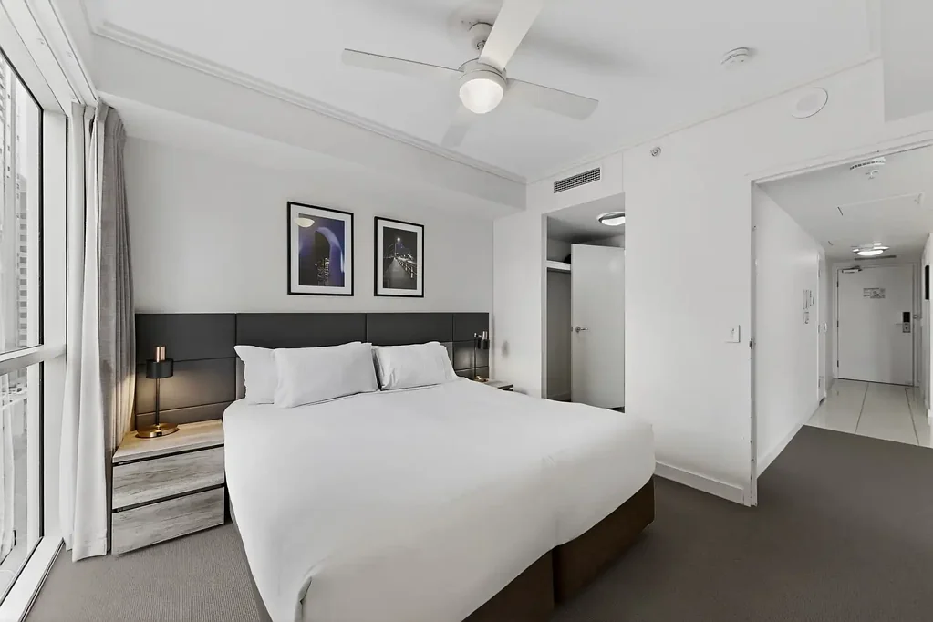 Brisbane City 2房 Prime CBD Location 舒适两卧两卫 游泳池健身房 停车位独立储物 便捷生活体验 Exceptional Returns in a Coveted City Landmark