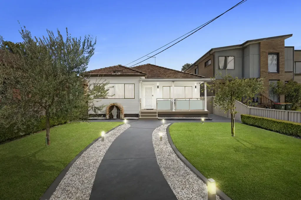 Merrylands 3ਬੈੱਡਰੂਮ RENOVATED HOME, DOUBLE-LOT PROPERTY