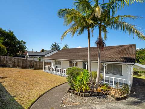 Browns Bay 3 Bedroom A Beautiful Home Short Walk to Great Schools