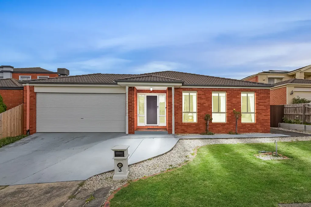 Wantirna South 4 Bedroom Immaculate Family Living with Space to Entertain
