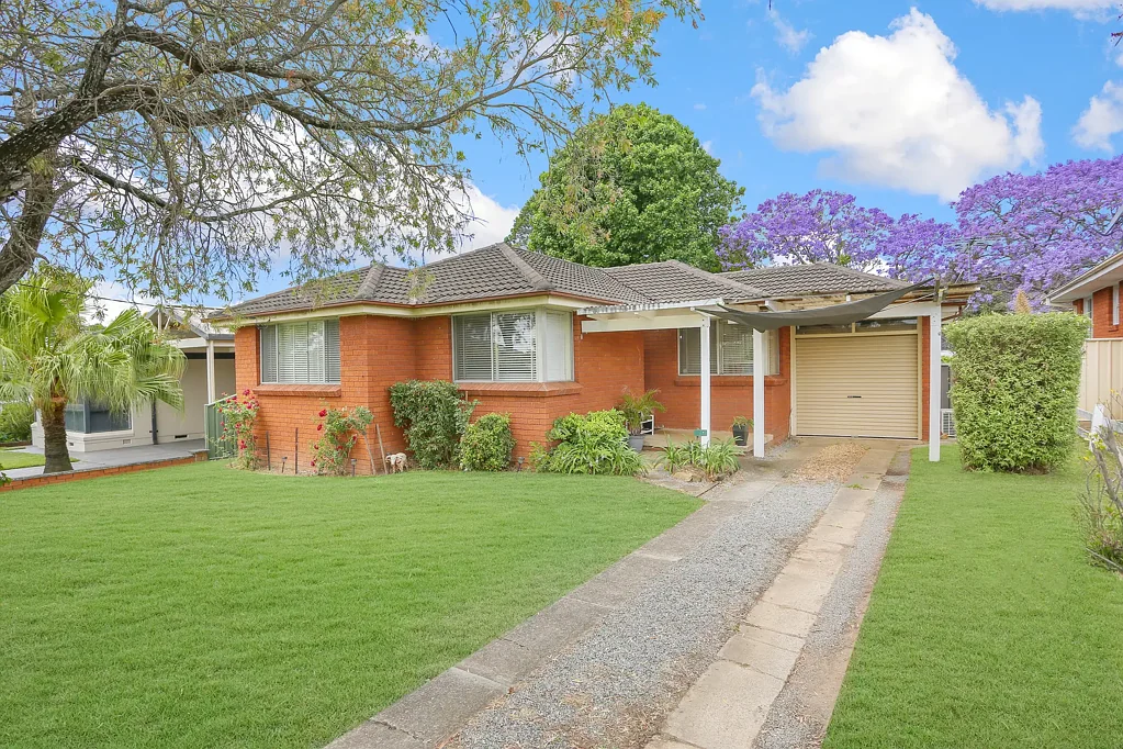 25 Andrews Avenue, Toongabbie, NSW 2146