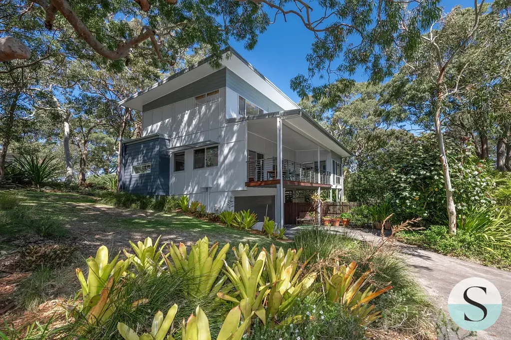 1 Lake Ridge Lane, Murrays Beach, NSW 2281