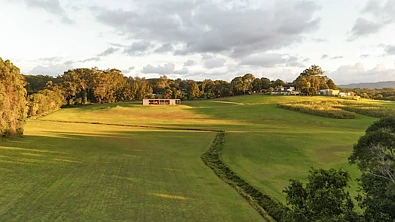 Diddillibah 2房  Private Acreage Retreat with Shed, Creek Frontage & Town Water