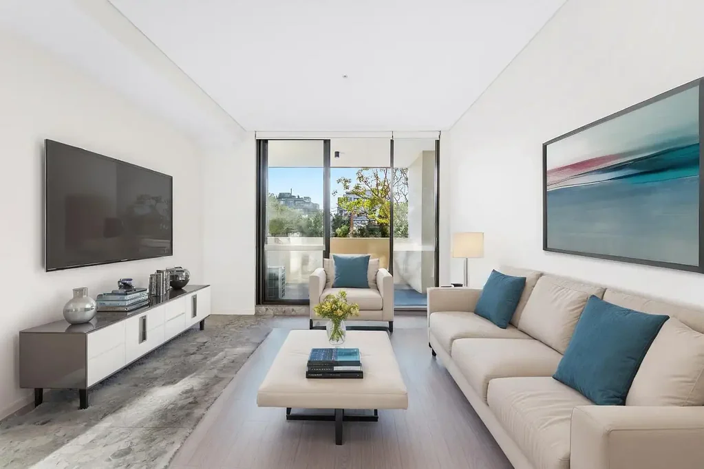 Sun drenched and ultra modern apartment in pole position location