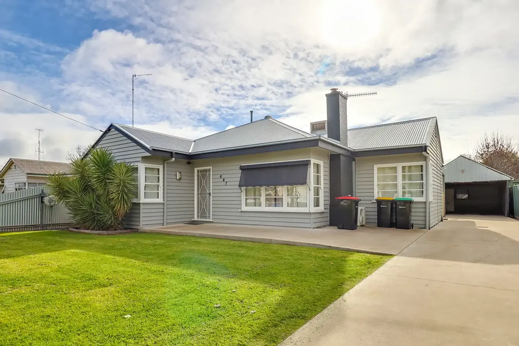 Deniliquin 3房  Updated Three-Bedroom Character Home