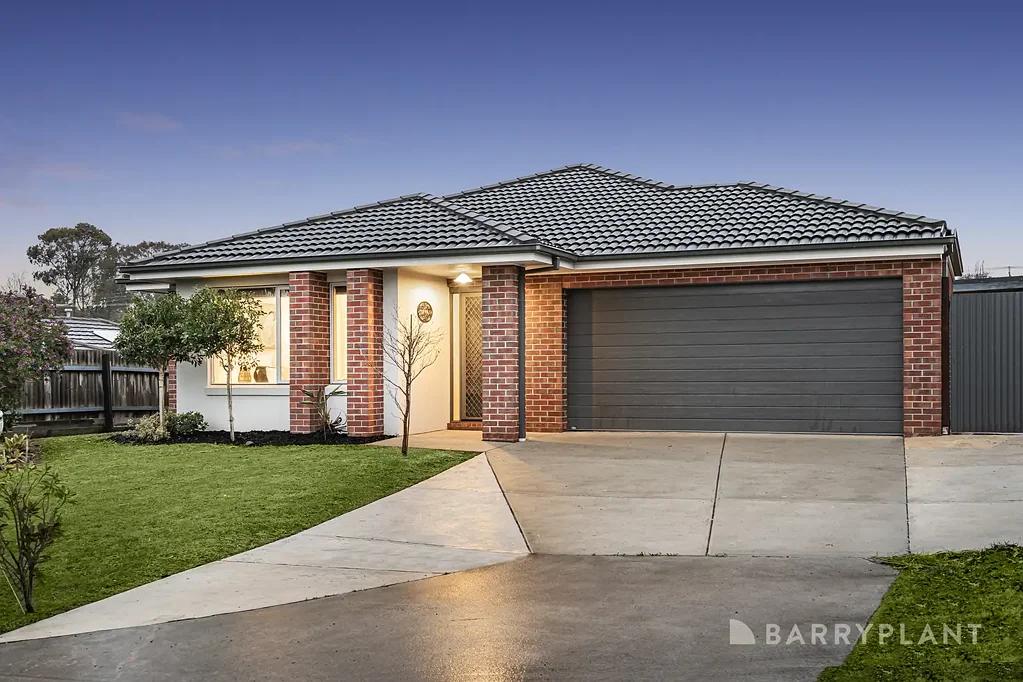 Wandin North 4房 无可挑剔的现代生活。 Impeccable modern living.