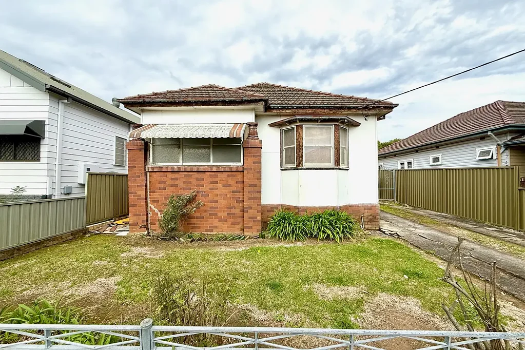Lidcombe 3બેડરૂમ PERFECT BUILDING BLOCK....