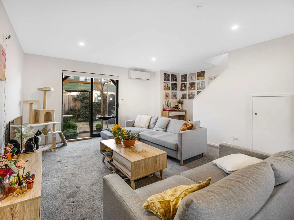 Sydenham 2Kwarto Price Reduced - Owners Want SOLD!