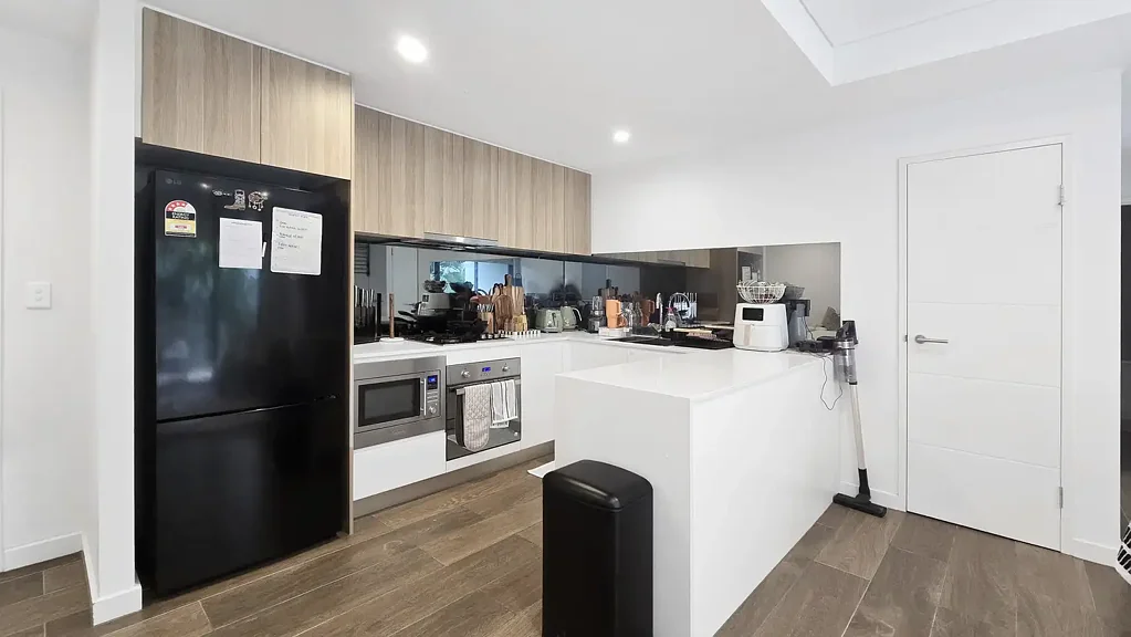Unfurnished 1 Bedroom plus Multi-Purpose Room available - Onsite Property Manager