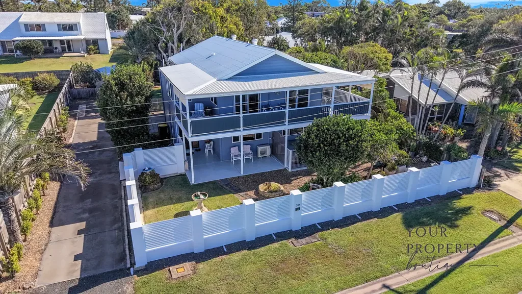 Innes Park 4Zimmer Coastal Character with Dual Living & Ocean Views