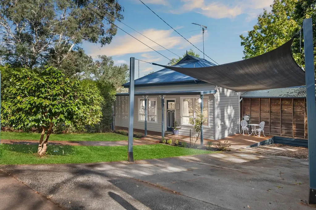 Ferntree Gully 3房  The Brief: Charming Cottage Vibes with Big Backyard Dreams