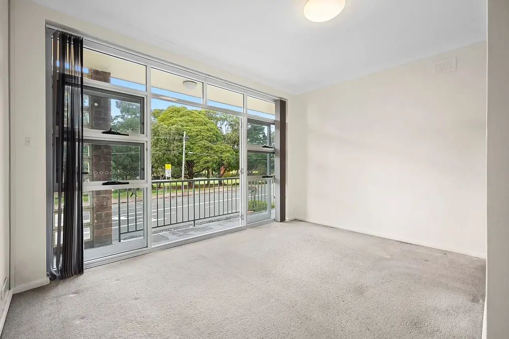 North Sydney 1Moenga Parkside Apartment with Walk-Everywhere Convenience, Brimming with Opportunity