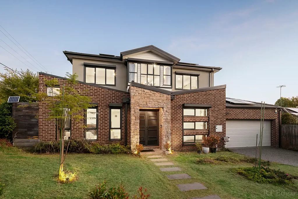 Doncaster East 4Zimmer Elegant Family Living in Premium School Zone