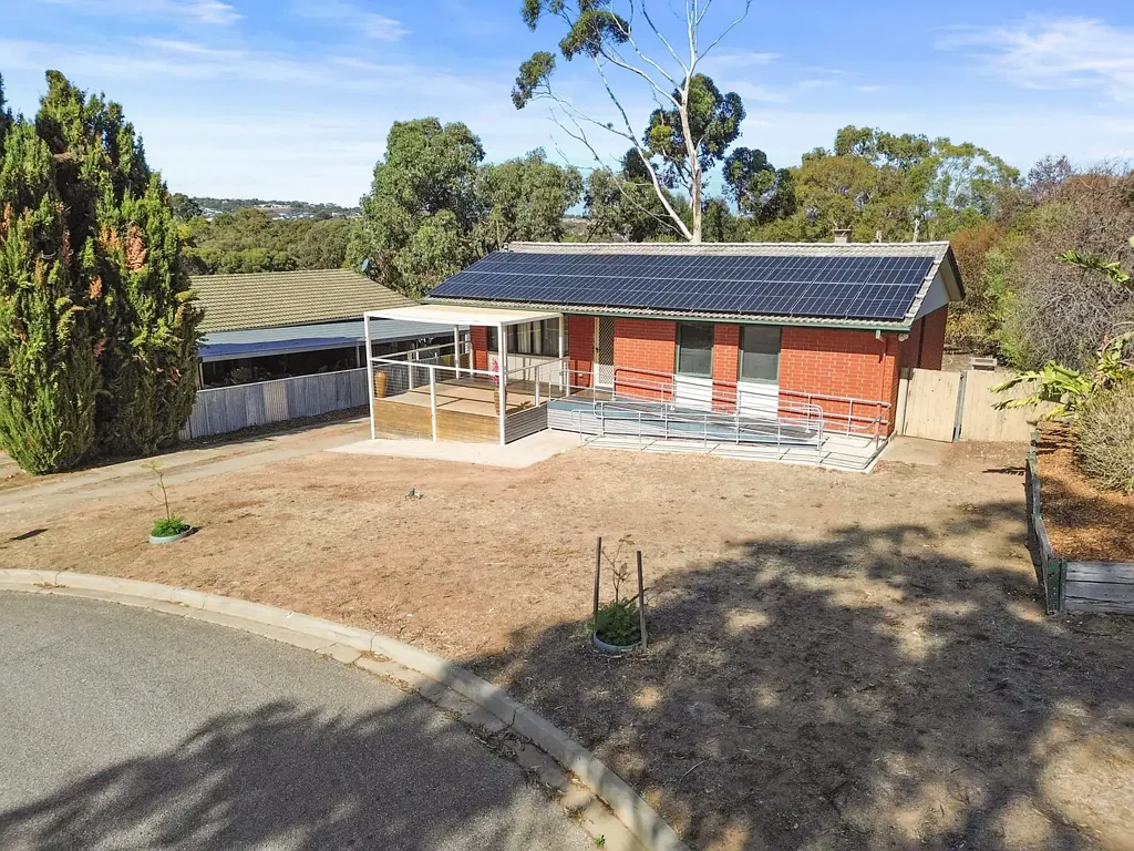Hackham West 3ਬੈੱਡਰੂਮ First home opportunity - Investment goldmine - the choice is yours