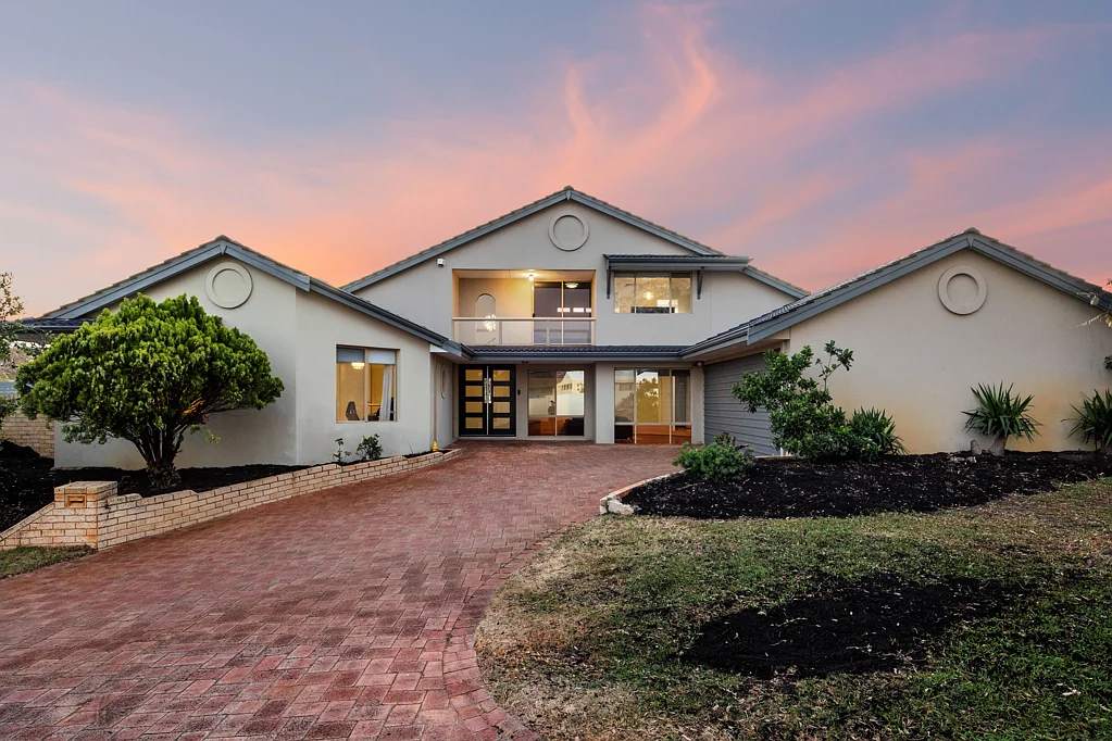 1 Paton Close, Winthrop, WA 6150