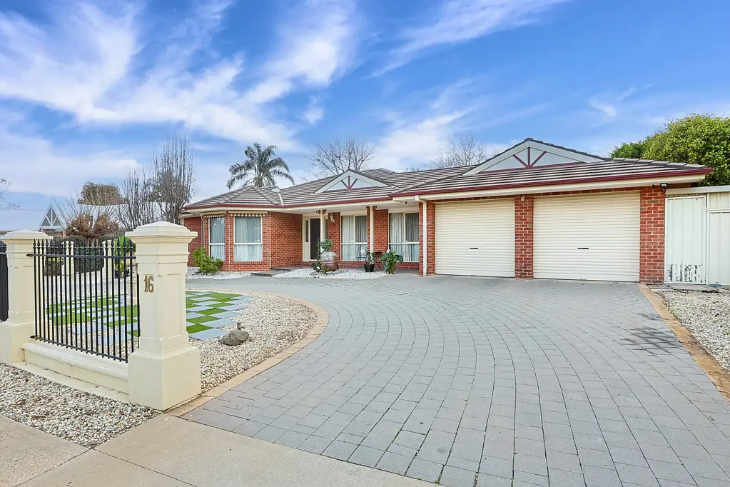 Mildura 4房  Family home in premier parkside location.