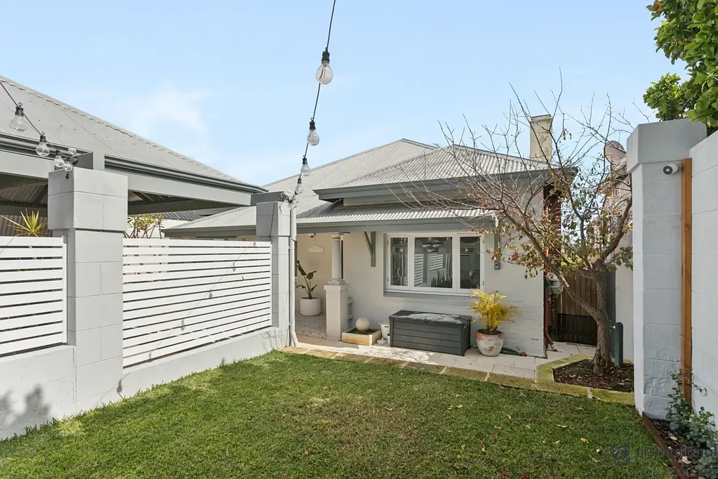 Character Charm Meets Contemporary Luxury
HOME OPEN SATURDAY 22 AUGUST AT 10.30AM SHARP!