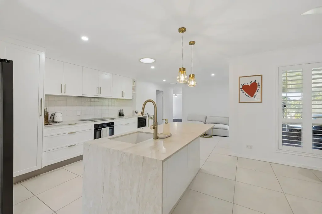 Loganholme 4Zimmer A Beautifully Renovated Parkside Retreat