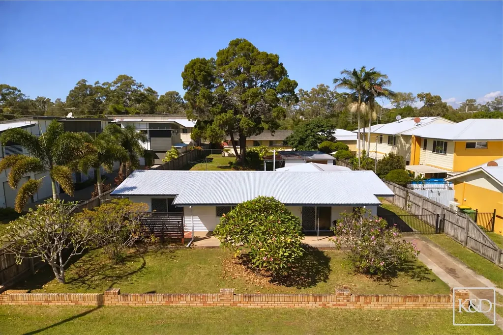 Bongaree 2房 Bribie岛黄金地段 913m²阔地 步行滨水生活 双车位配置 未来开发潜力 Nearly 1/4 Acre so close to the Waterfront!