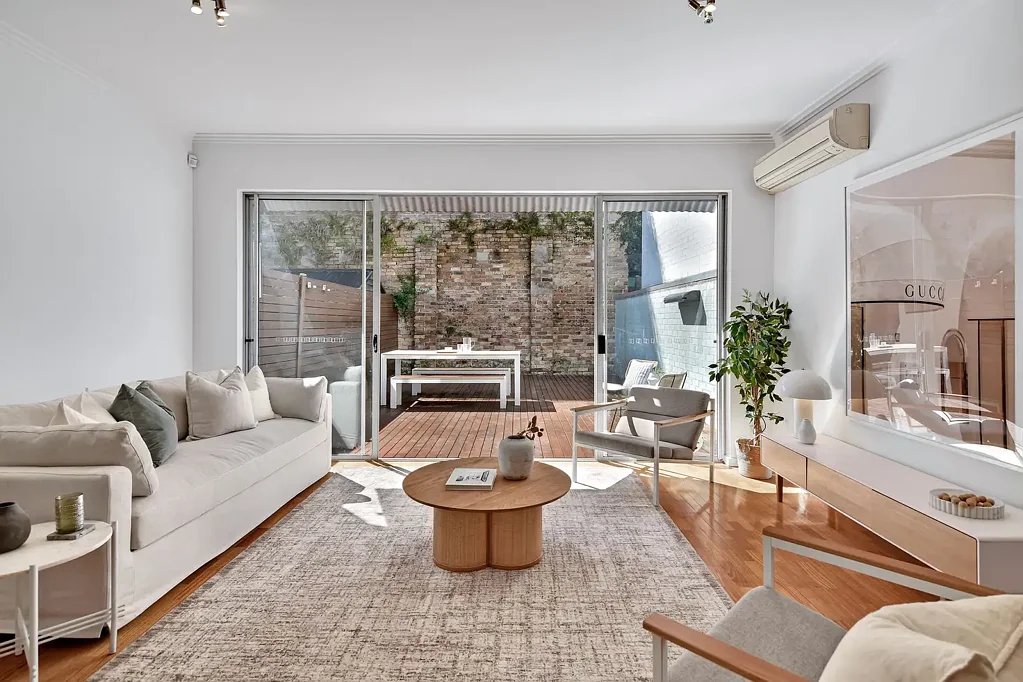 Camperdown 3બેડરૂમ Torrens-title warehouse living in a premium city fringe address