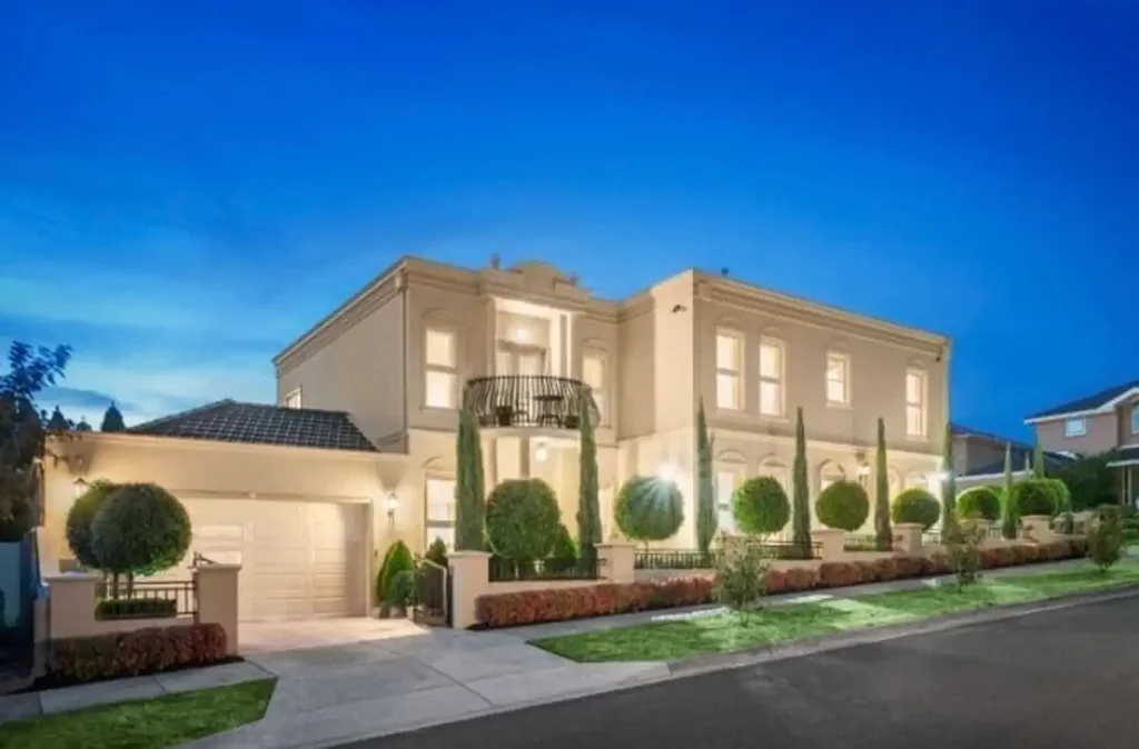 Wantirna South 5Moenga European-Inspired Luxury on Expansive 728sqm