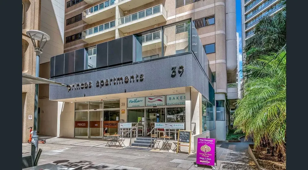 Fully furnished 2 bedroom apartment - Heart of the city!