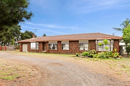 10 Fairway Drive, Lara