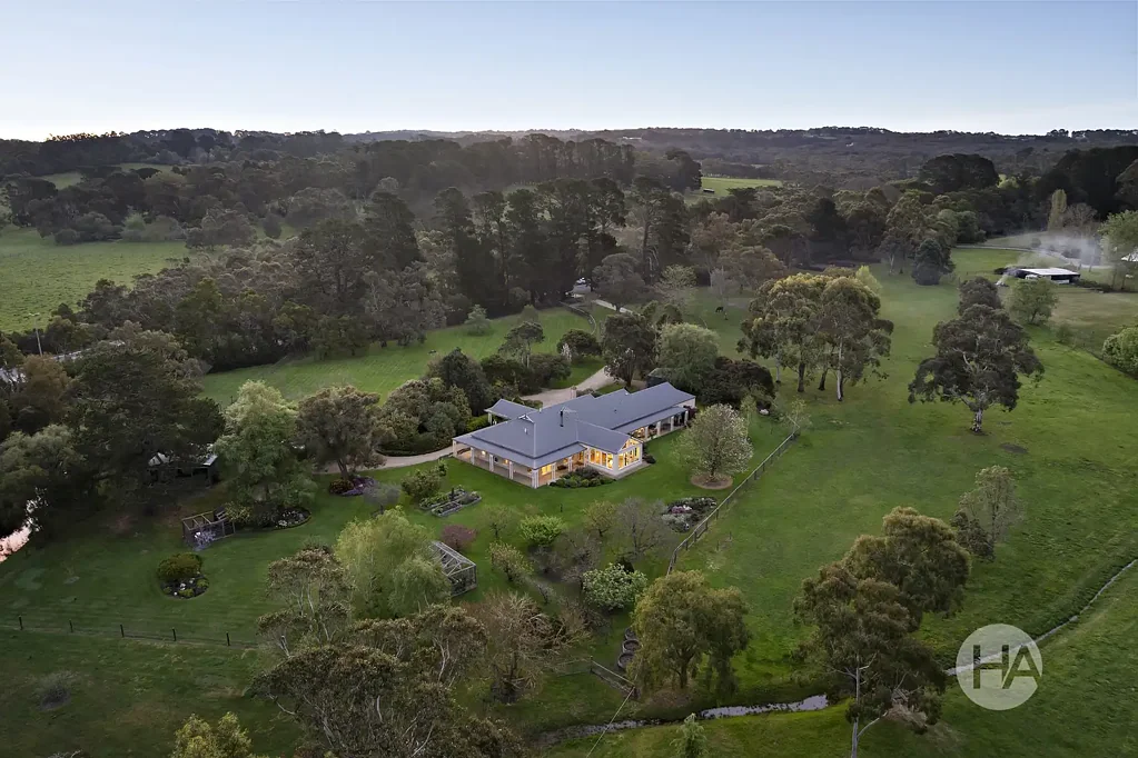 Merricks North 4ਬੈੱਡਰੂਮ A Private Merricks North Acreage with Country Soul