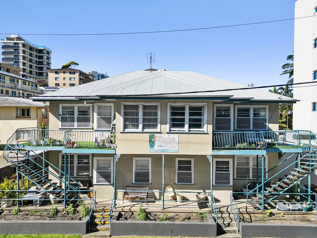 Tweed Heads 8房  Primed for Renovation - Surfs up in Rainbow Bay