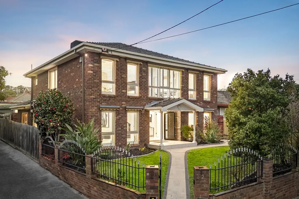 Surrey Hills 5房 Box Hill High 学区内，空间宽敞，娱乐休闲与生活方式兼备 Big on Space, Entertaining & Lifestyle In Box Hill High Zone