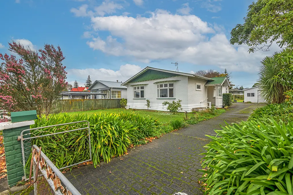 Marton 3Zimmer Captivating 1920s character home!
