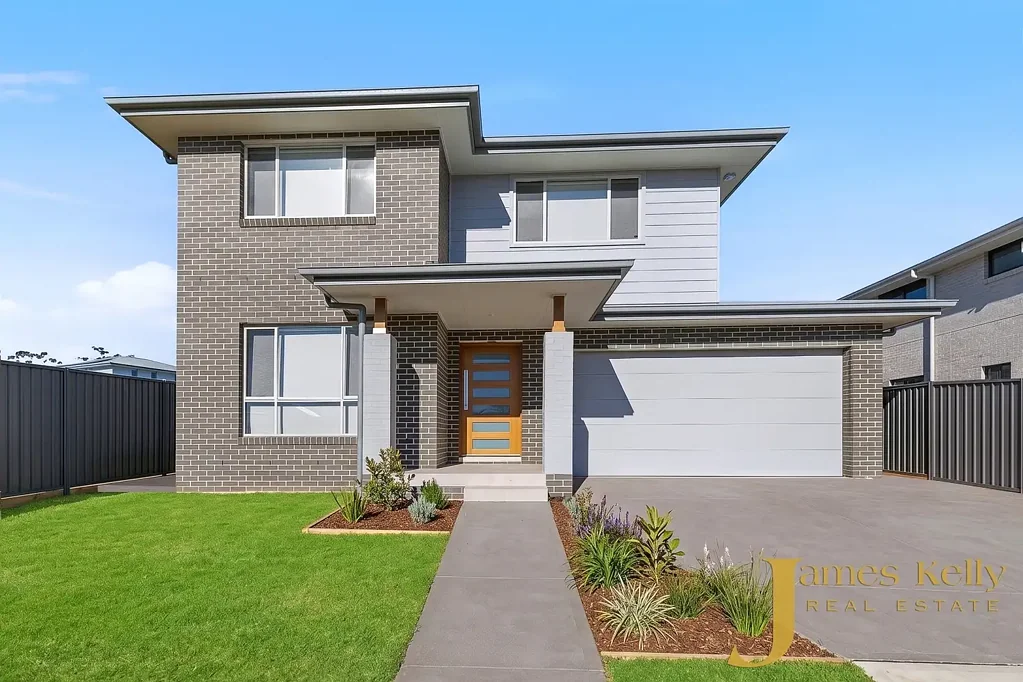 Brand New Spacious Family Home!! AVAILABLE NOW!! Water Included