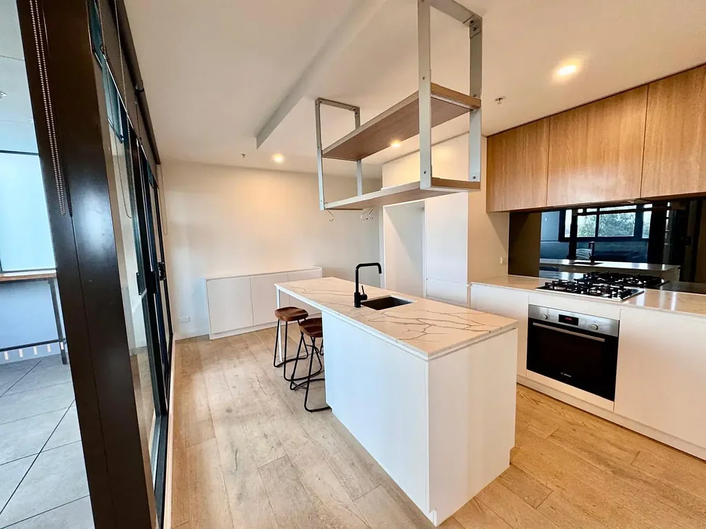 UNFURNISED-Stunning Designer Apartment in The Grove!
