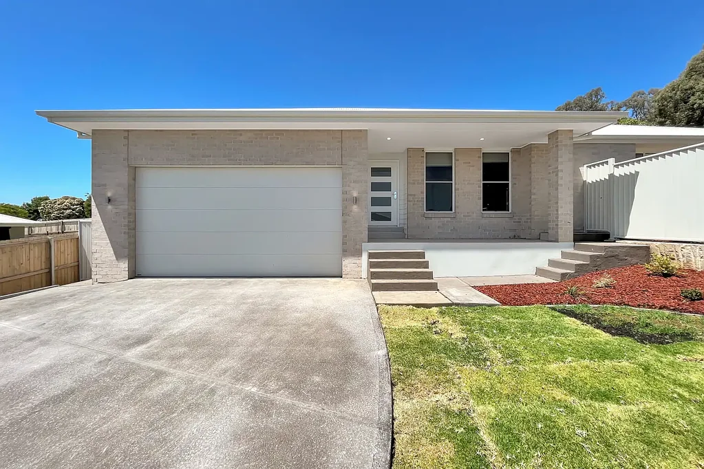 Contemporary Family Living in a Quiet Location