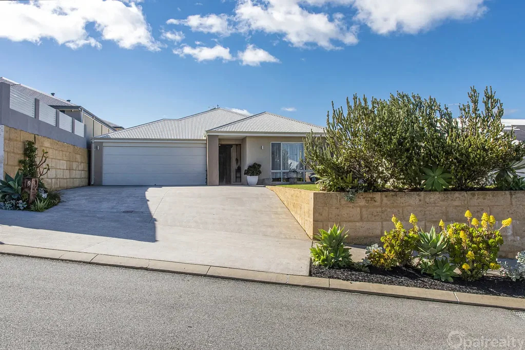 Baldivis 5બેડરૂમ Grand family living with resort-style entertaining, heated pool & exceptional versatility