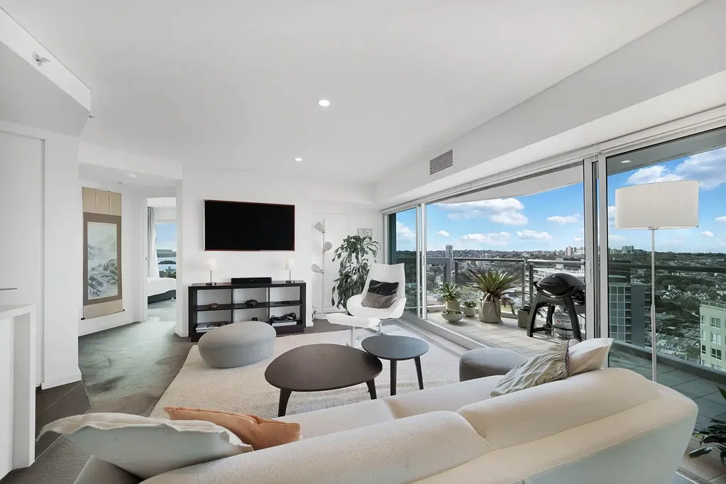 Fully Furnished Executive Apartment with Dazzling Harbour Views