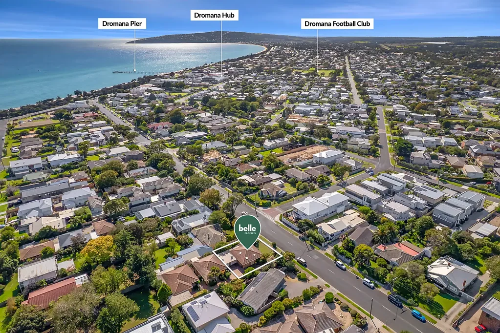Dromana 2Zimmer Bayside unit with scope to update