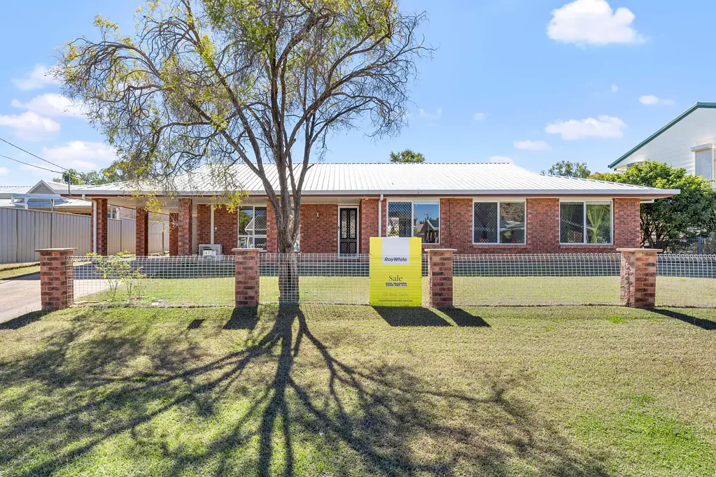 42 Dawn Crescent, Emerald, QLD 4720