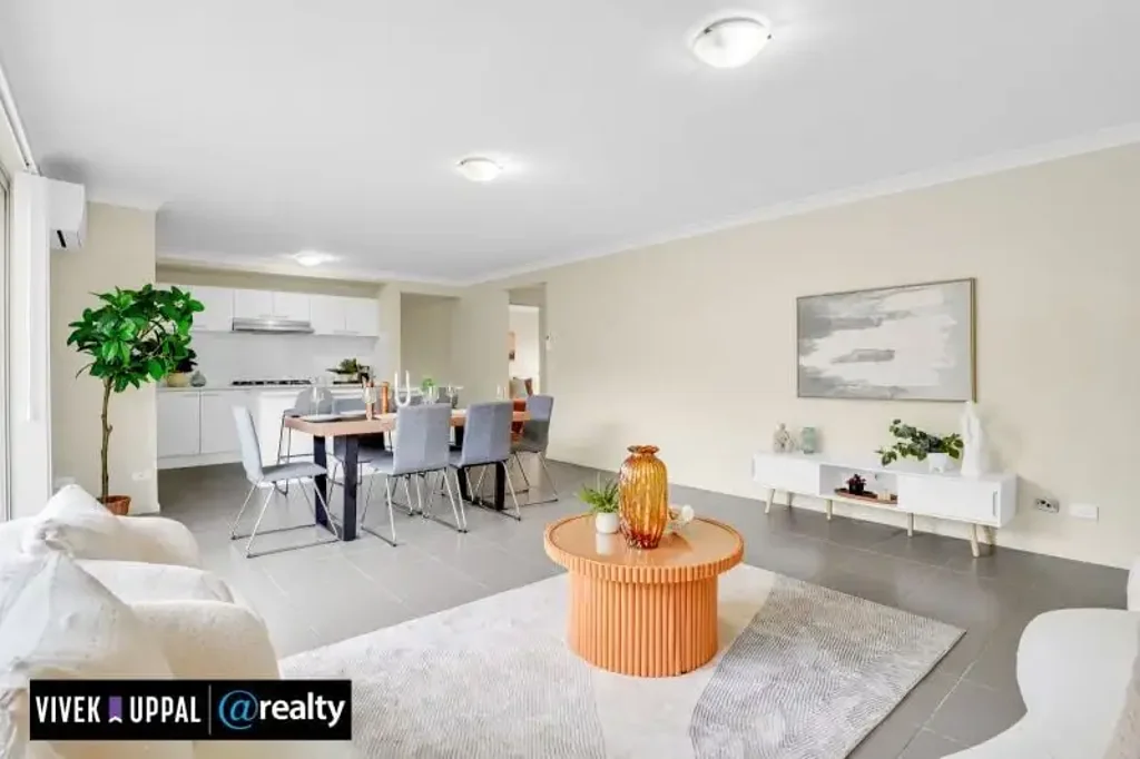 Oakhurst 4 Slaapkamer Beautiful, four bedroom,  low maintenance family home in a whisper quiet, high growth location !!!