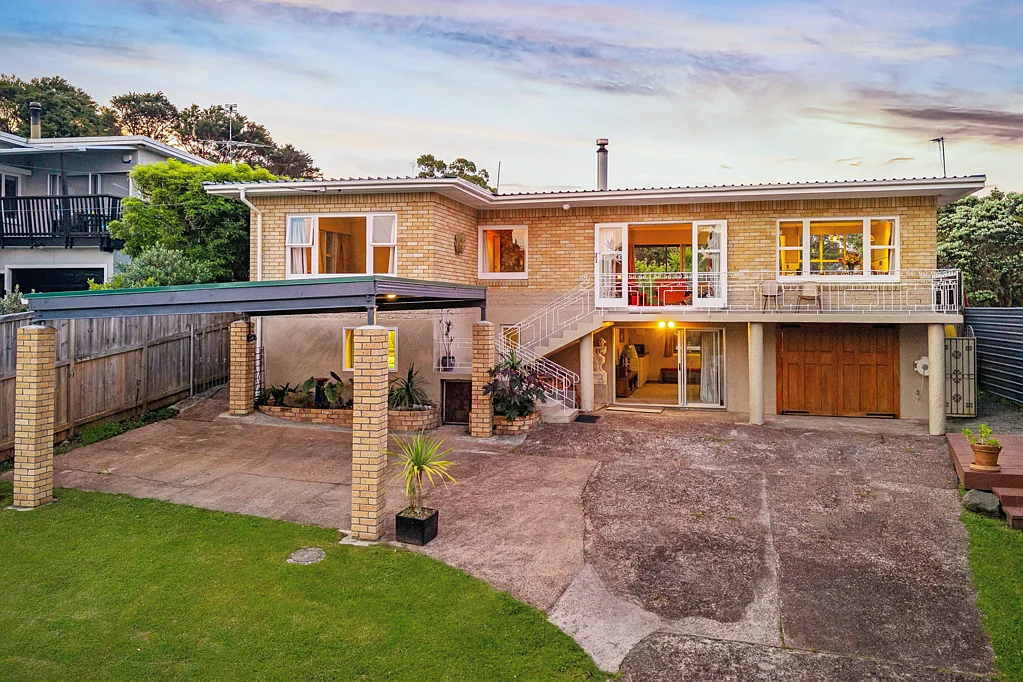10 Rauhuia Crescent, Parau, Waitakere City, Auckland