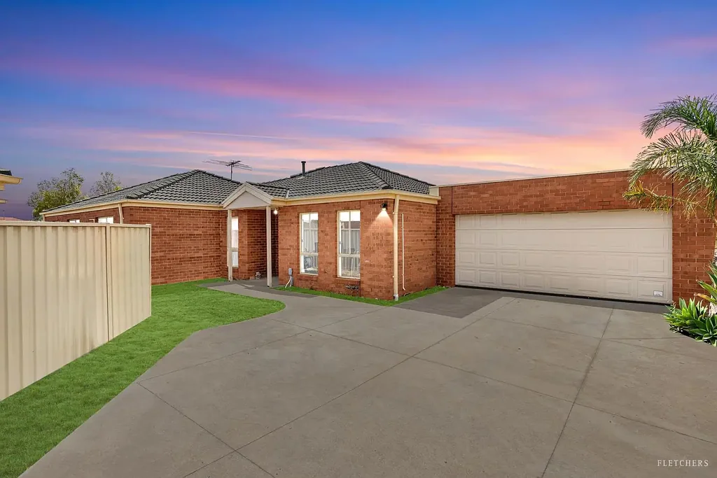 Unit 3/54 Lomandra Bowl, Harkness, VIC 3337