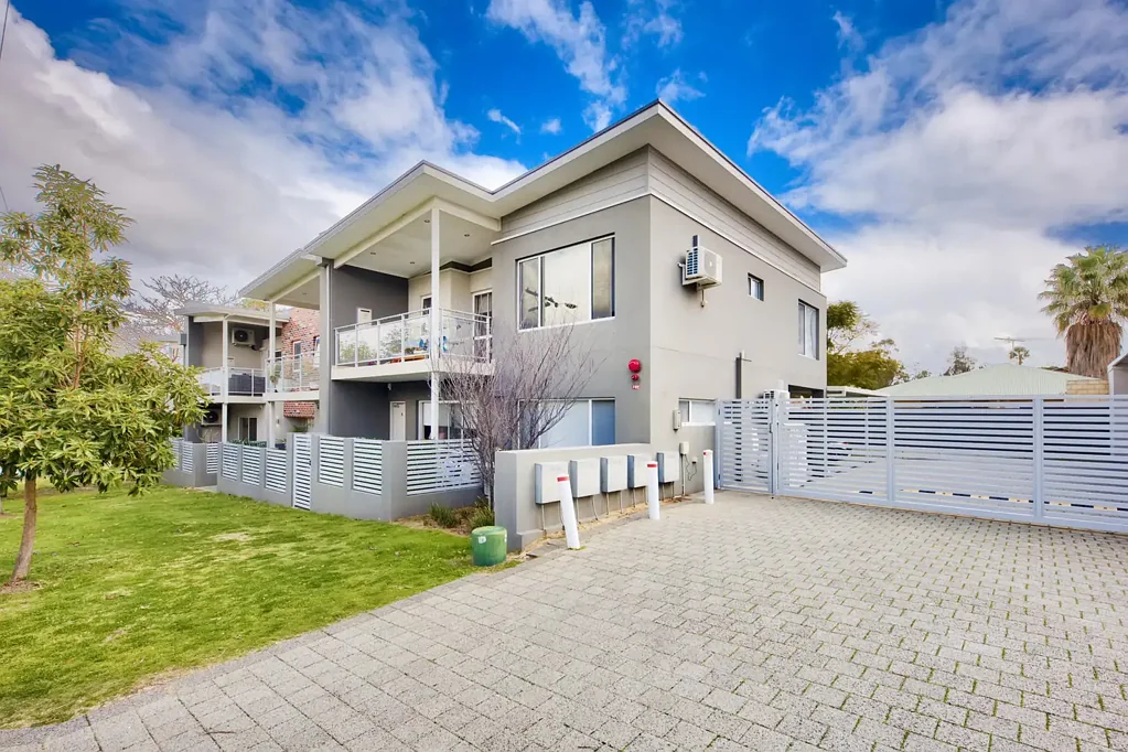 Innaloo 2房  UNDER OFFER !!!! Gone in a flash - more needed
