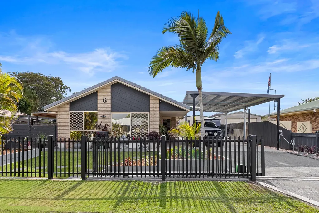 Urangan 4Phòng ngủ Coastal living,Perfect position 1 km to the beach