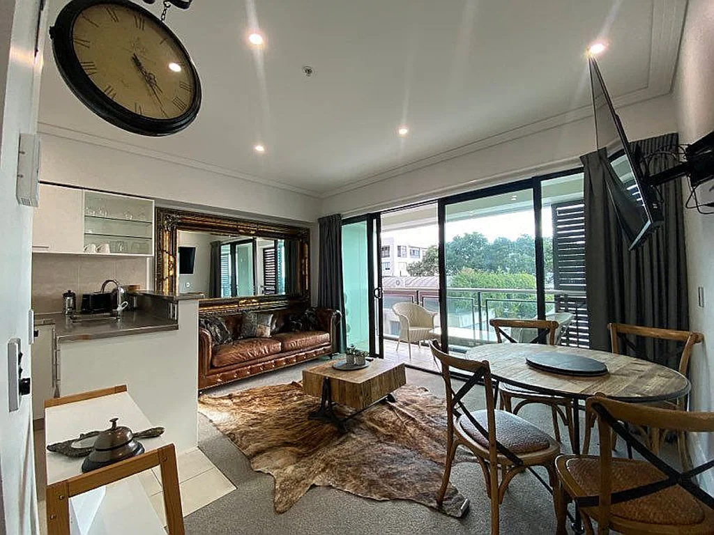 WATERFRONT LIVING AT ITS FINEST - YOUR VIADUCT LIFESTYLE AWAITS!