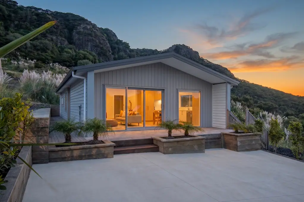 Whangarei Heads 3 Bedroom Living on top of the World!