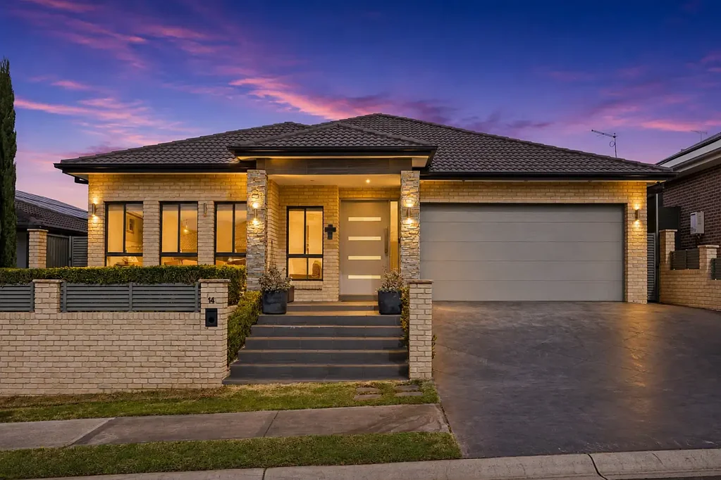 Middleton Grange 5房 现代家庭住宅.. Modern Family Home..