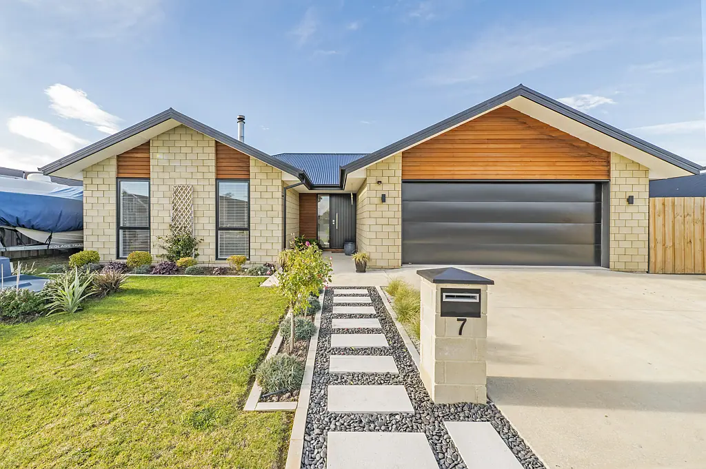 Darfield 4 Bedroom Family-Sized + Feature-Packed