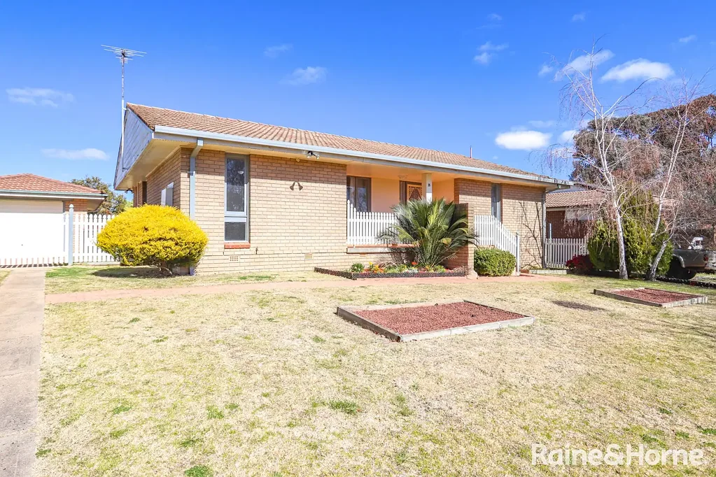 COMFORTABLE THREE BEDROOM FAMILY HOME Available Now!!!!
