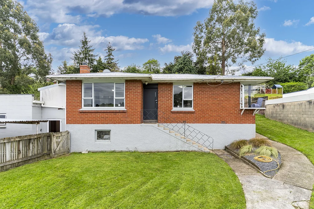 Abbotsford 2房  Brick Home with Sleepout