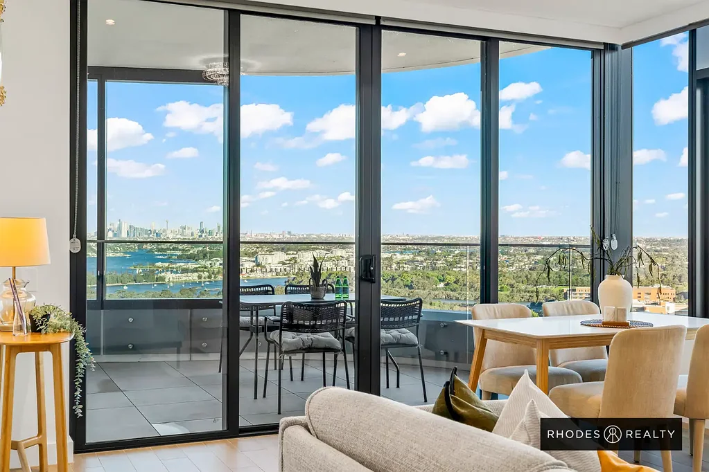 Rhodes 3ห้องนอน A Masterpiece Tri-Aspect Apartment with Panoramic Water & City Views | Rhodes Central